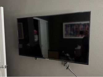 42in Samsung Smart TV with wall mount