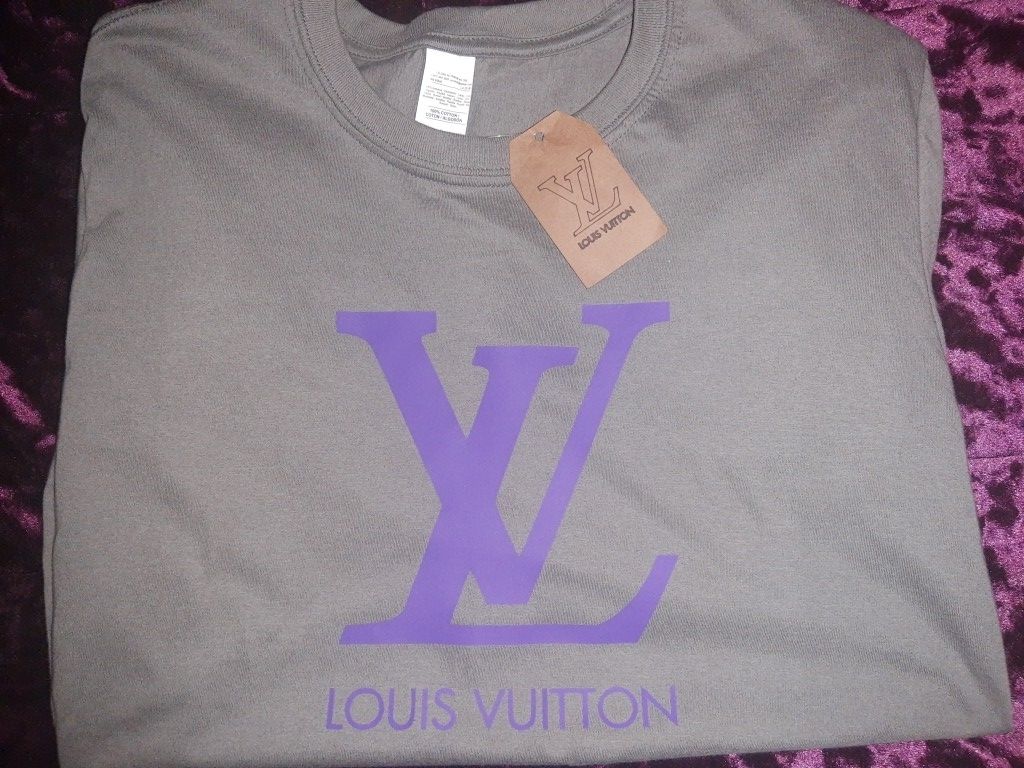 Louis Vuitton Men's T Shirt Sz M for Sale in Orlando, FL - OfferUp