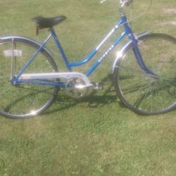 Girls Colegiate Bike Great Condiction Ready To Ride 