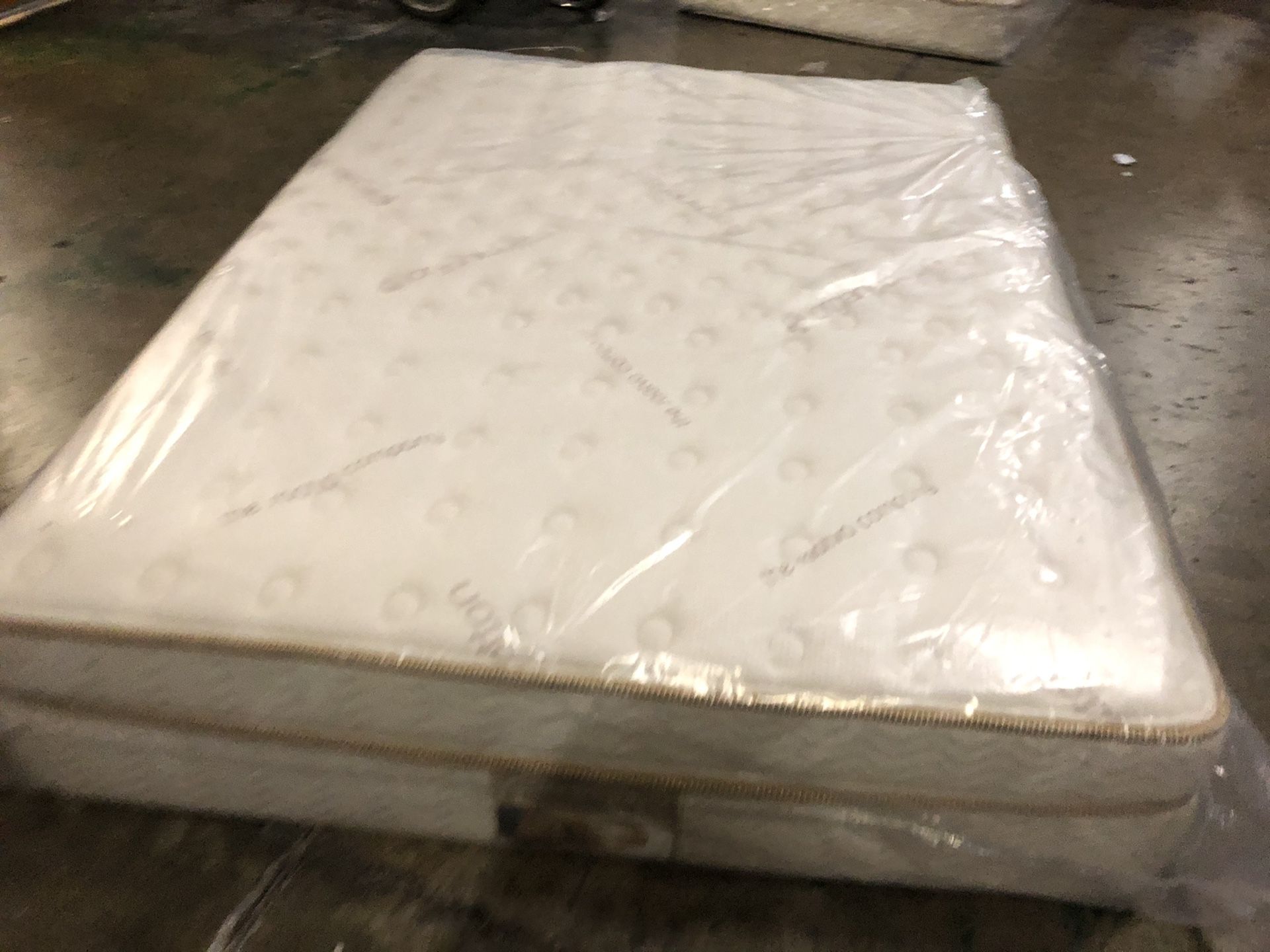 Saatva Ultra plush hybrid mattress