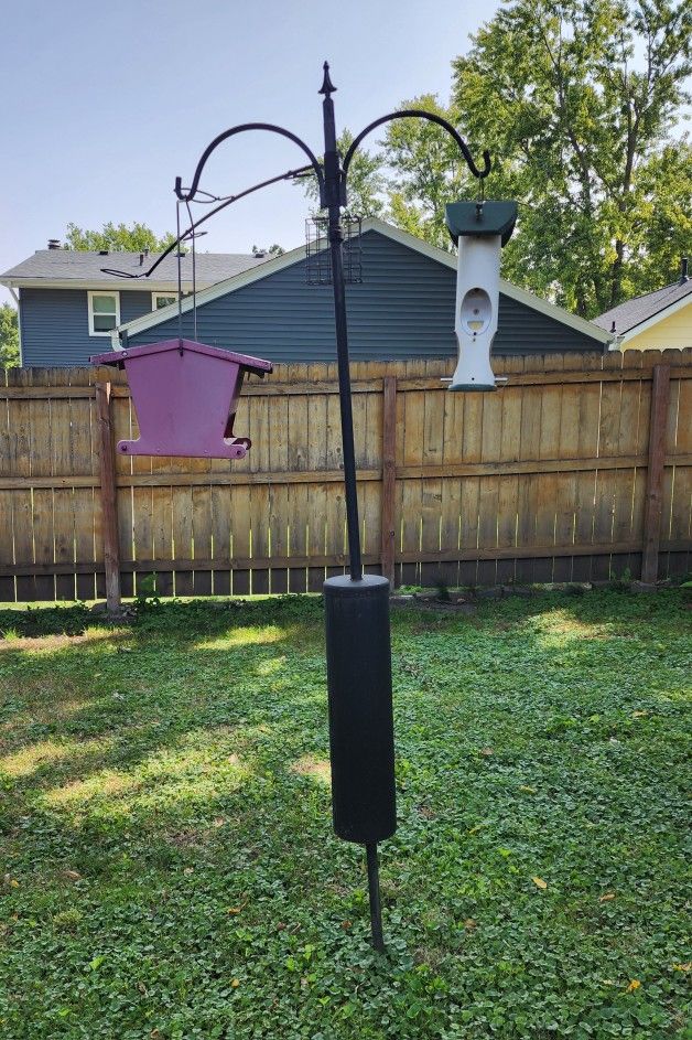 Bird Feeders And Post (Wild Birds Unlimited)