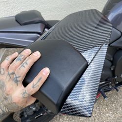 carbon rear seat 07-08 r1