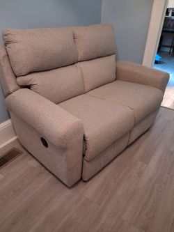 Like new lazyboy recliner sofa in excellent condition cash only