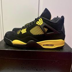 Jordan 4 THUNDER 