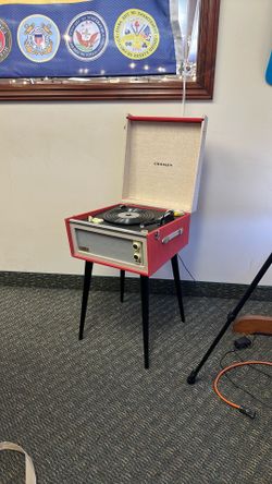 Crosley Dansette Retro speaker/turntable with Bluetooth