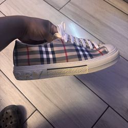 Burberry men shoes size 9