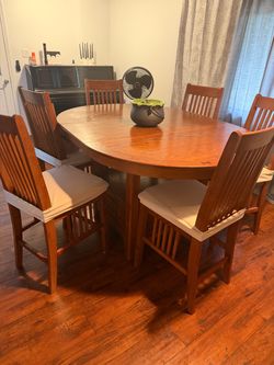 Round Wood Dining Table with 6 Chairs
