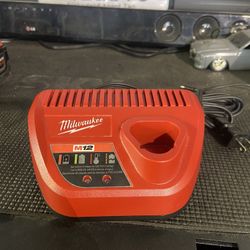 Milwaukee M12 Charger 