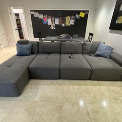 Laney Park Sectional Rooms To Go for Sale in Miami FL OfferUp