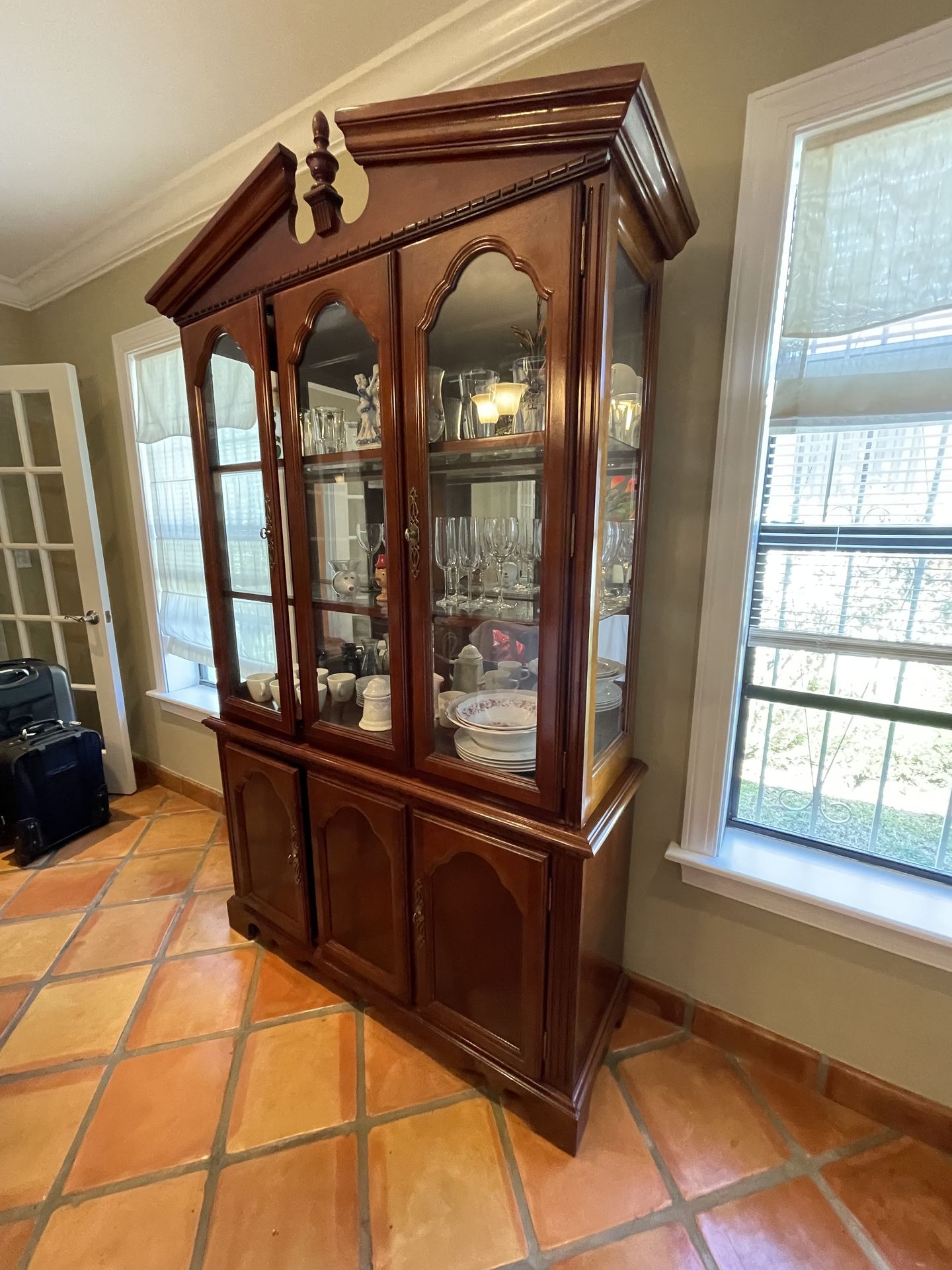 Vintage china Cabinet