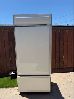 Refrigerator Sub Zero Model 550