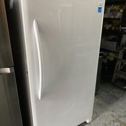 Frigidaire Upright Freezer 17 Cu Ft 