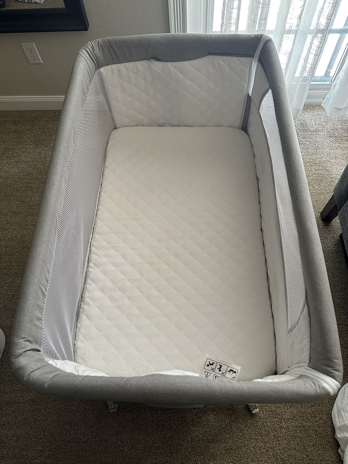 Cowiewie Bassinet Bedside Sleeper, Adjustable Height, Zip Down Side