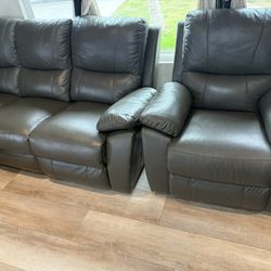 Beautiful 3PC Leather Living Room Set 