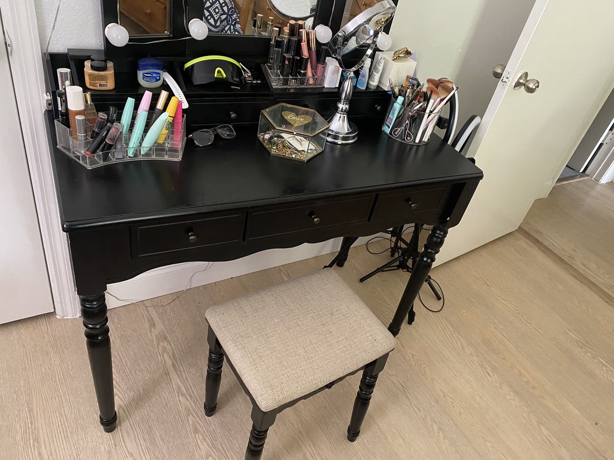 Vanity With Light And Stool