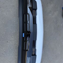 FRONT BUMPER – 2023–2026 CHEVROLET SILVERADO 1500 (SUMMIT WHITE) OEM – Original Equipment Complete with brackets Ready to install  💲 $999  Shipping &