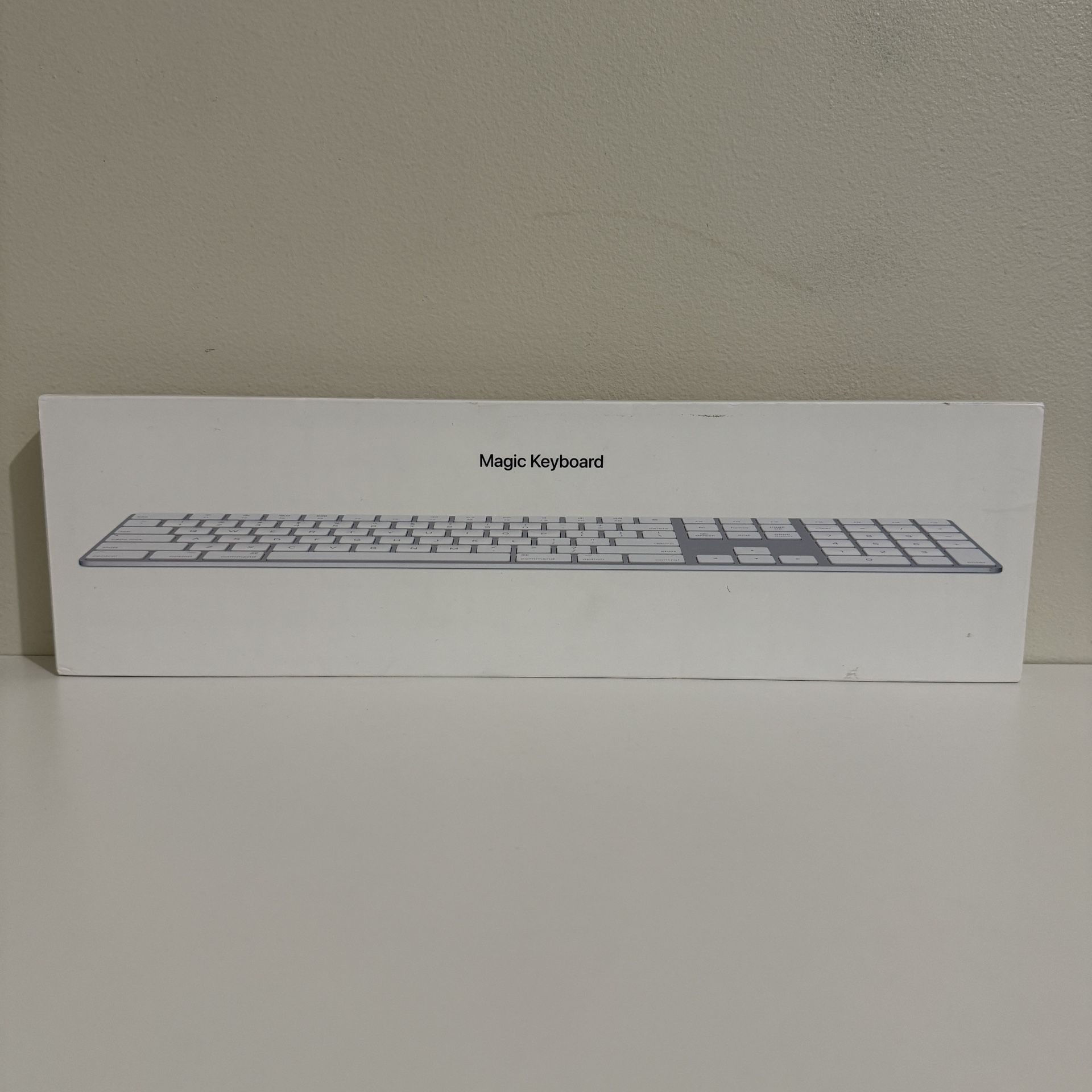 Apple Magic (MQ052LL/A) Wireless Keyboard With Numeric Pad - Silver