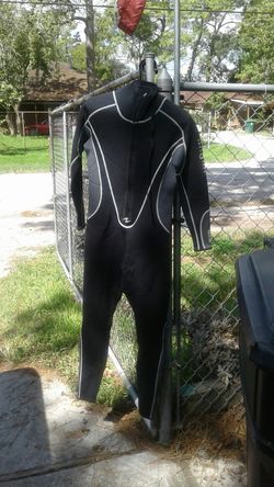 Aqua lung Wet suit if it's still up it's available