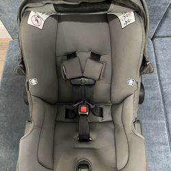 Nuna Pipa Infant Car Seat in Granite
