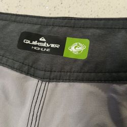 Quicksilver Bermuda Shorts. Size 31 