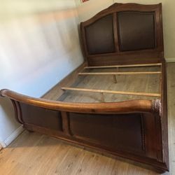 King/Cal King Wood Bedframe & Dresser w/Mirror