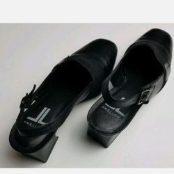 Trotters Black Slingback Pumps Women's Size 6.5M