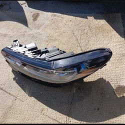 2024 to 2025 Ford Escape Driver Side Headlight OEM Only 1 Bracket Missing