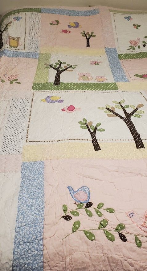 Brand New Gorgeous Queen Size Comforter With 3 Large Pillows .