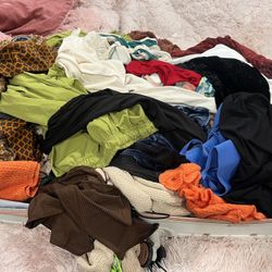 Maleta Llena De Ropa De Mujer 