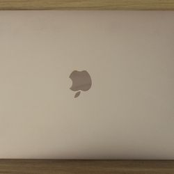 MacBook Air 2020 – Broken Screen (No Charger)