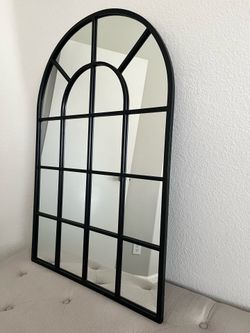 Arched window pain mirror