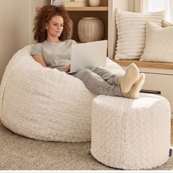 LOVESAC. “ The BigOne“