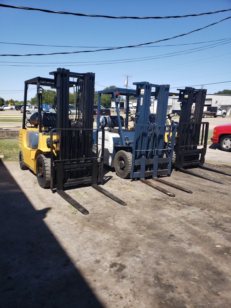 Forklifts for sale, neumatics 5000 pounds Good conditions not mechanic issues