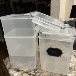 Set 3 Plastic Containers 