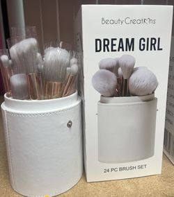 🤍Beauty Creations Dream Girl 24-Piece Brush Set🤍