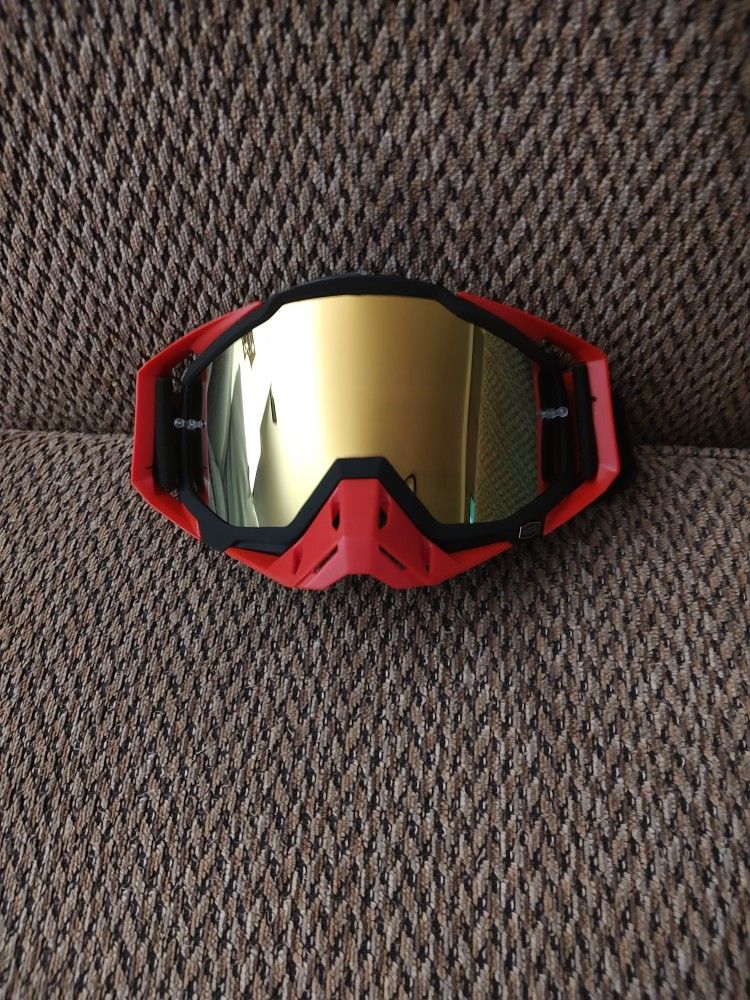 100% GOGGLES. GOLD TINT. ADJUSTABLE STRAP. NEW. PICKUP ONLY.
