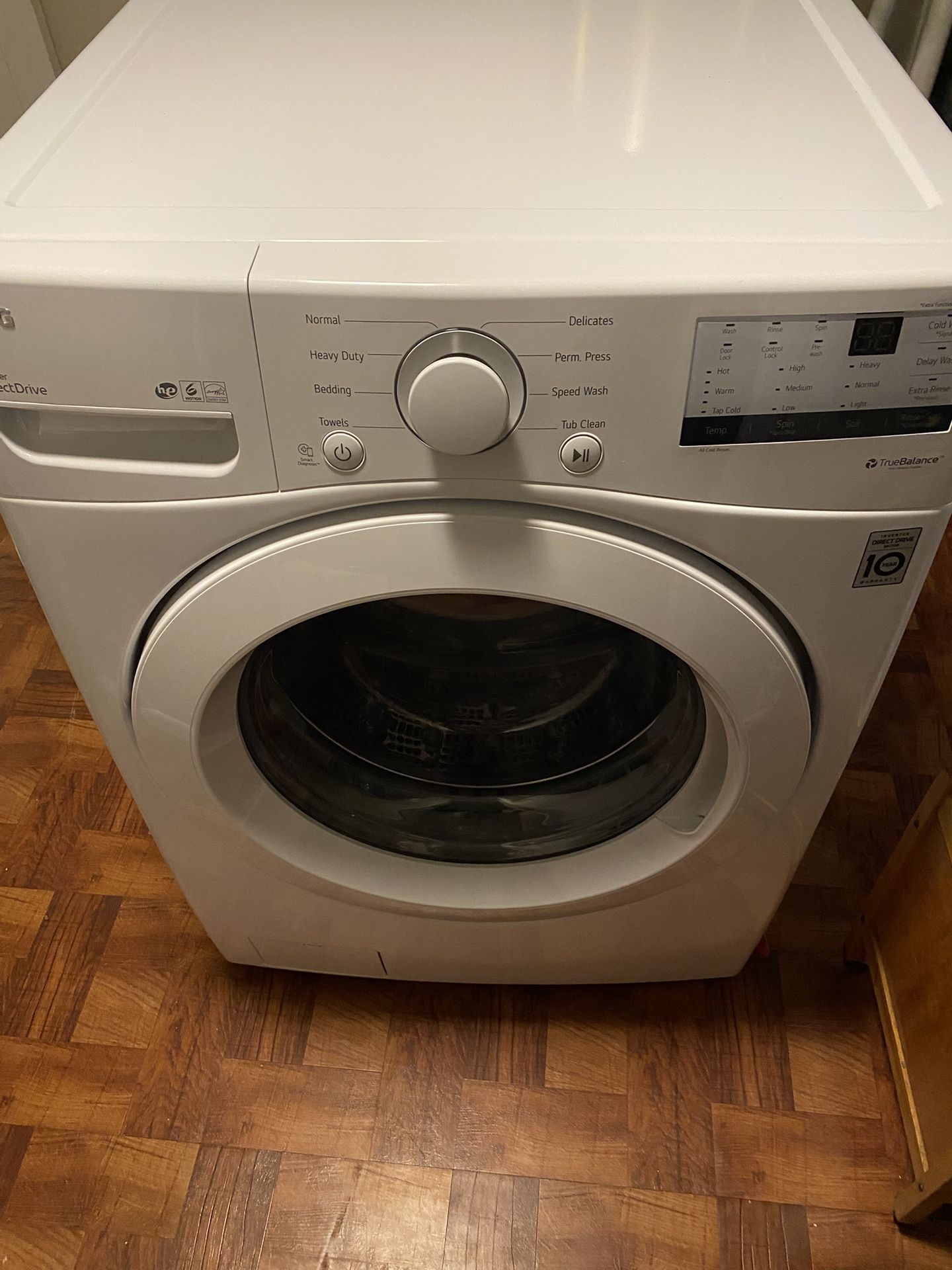BROKEN LG 4.5 cu. ft. Ultra Large Front Load Washer, model number WM3400CW. For parts of for display only! It has a 4.5 cu. ft. capacity, suitable fo