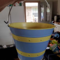 Metal Enamel Bucket W Handle