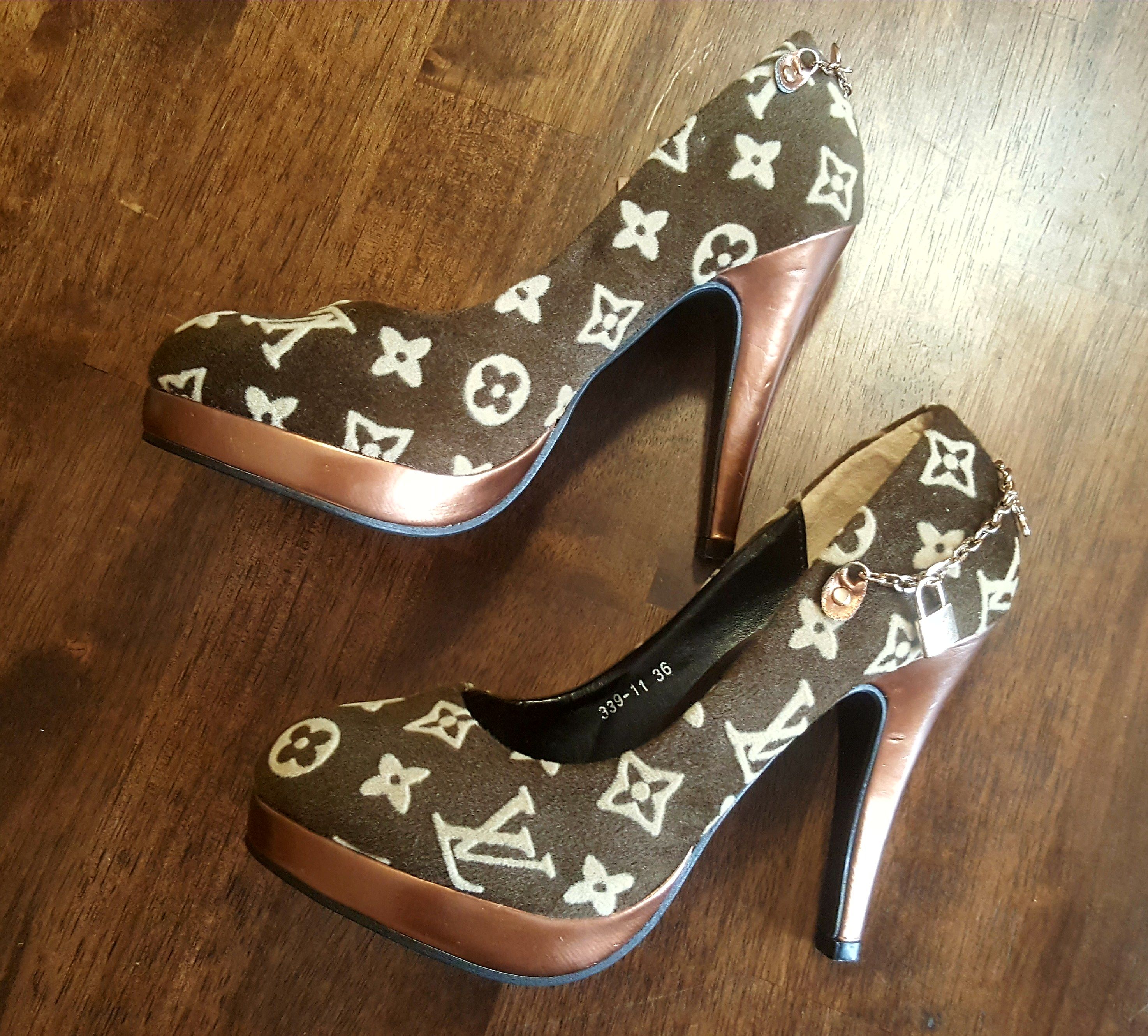 Louis Vuitton Pumps