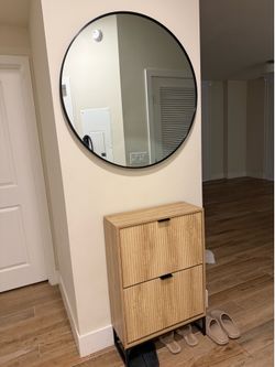 Round mirror