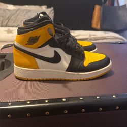 Nike/Jordan 1s Size 5