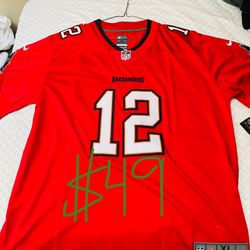 Perfect XMAS Gift!! Discounted NEW Tampa Bay Buccs XL Jersey Tom Brady! 