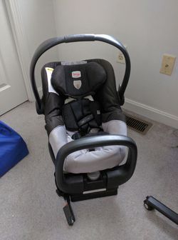 Britax Chaperone Infant car seat with 2 bases excellent condition