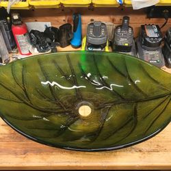 Green Leaf Vessel Style Lav 