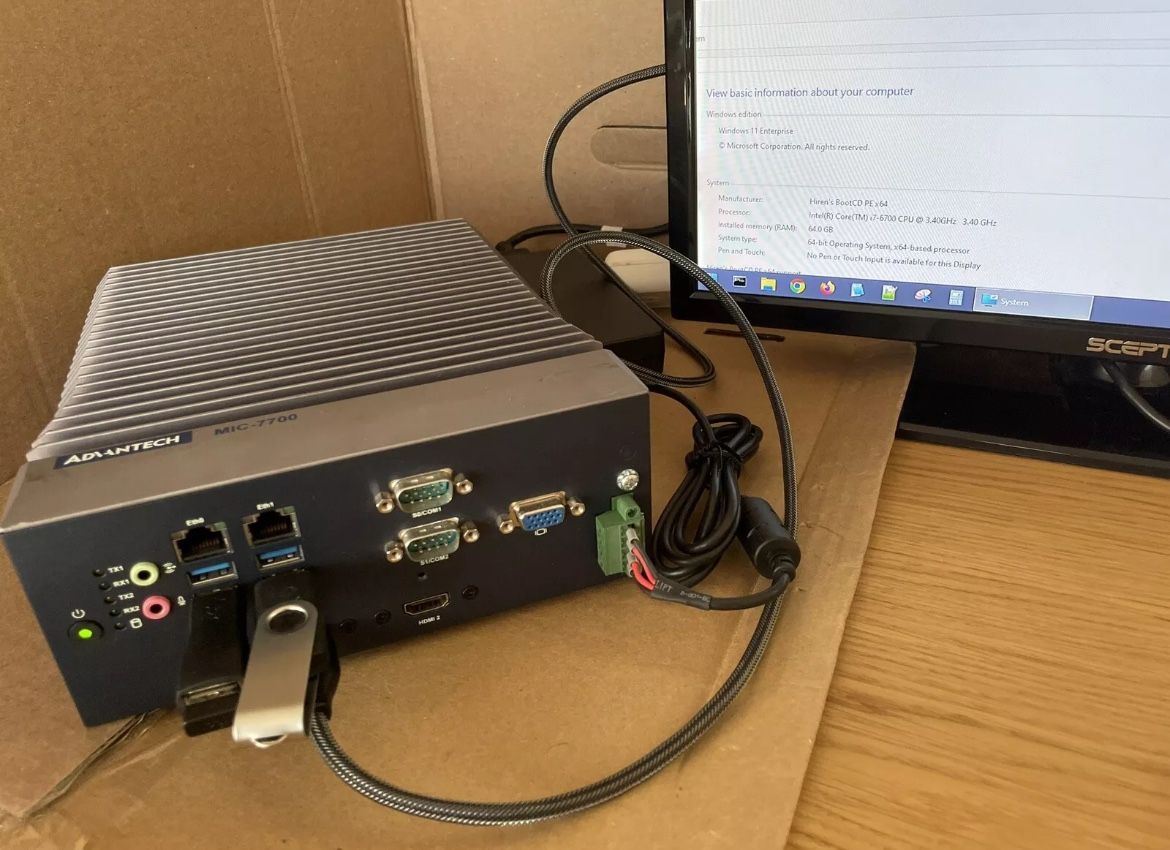 ($1000+ New) Advantech MIC-7700Q Fanless Desktop i7-6700 8GB DDR4 2xEth IP66 Passive Cooled AC Adapter INCLUDED