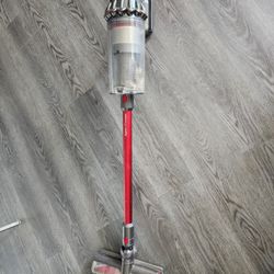 Dyson V11 Outsize Vaccum With Charger