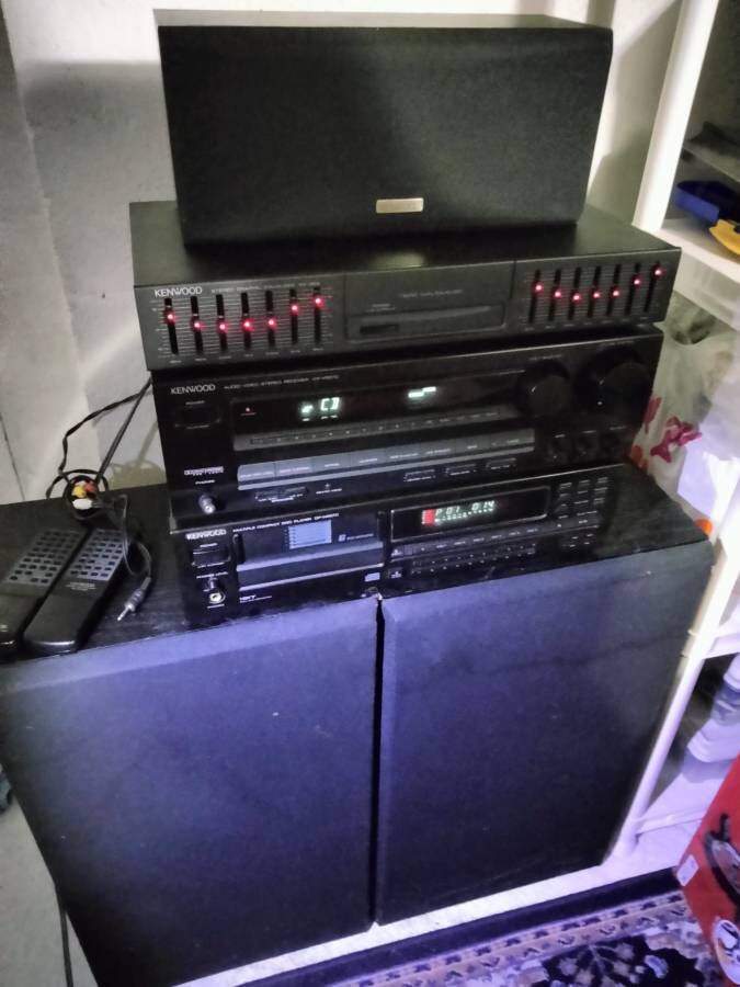 Kenwood Home Theater Stereo Rack System Amp CD Floor Speakers EQ