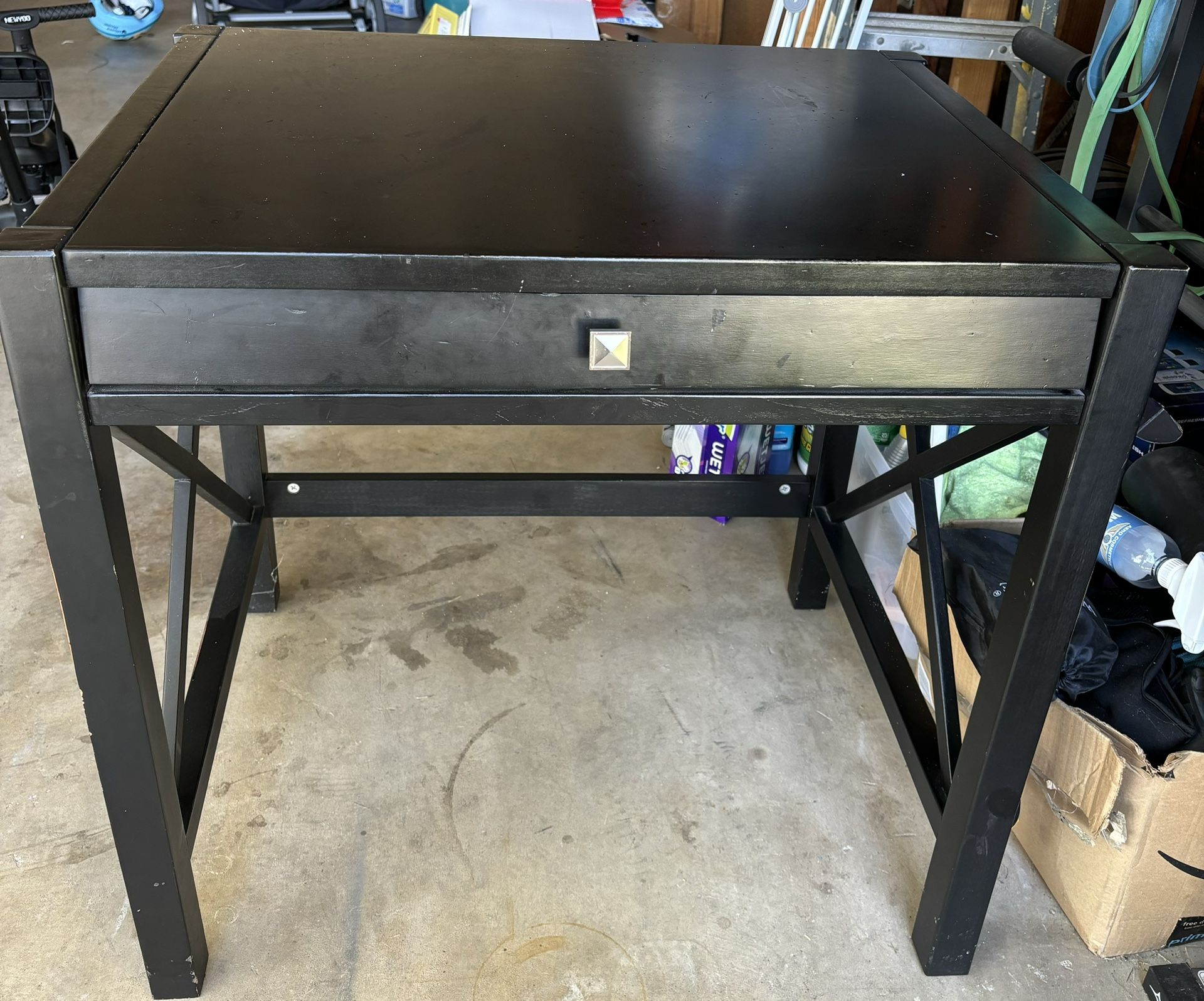 Black Desk