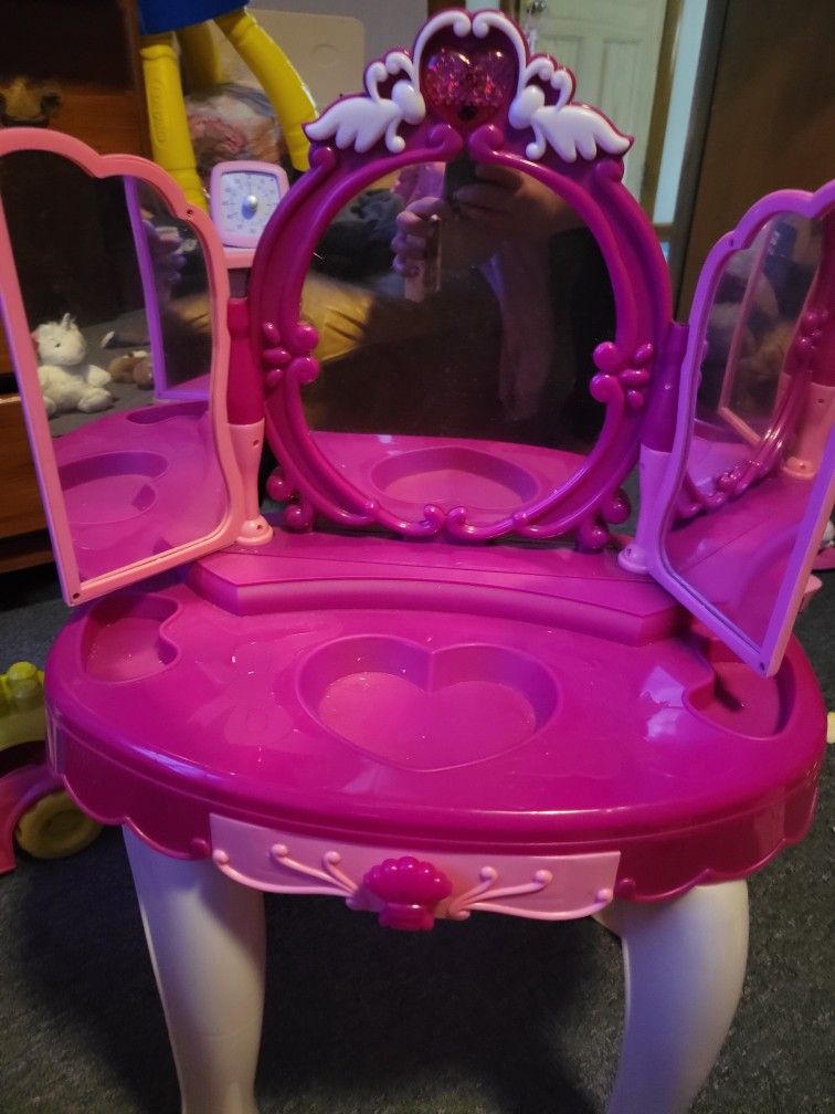 Toddlers Vanity
