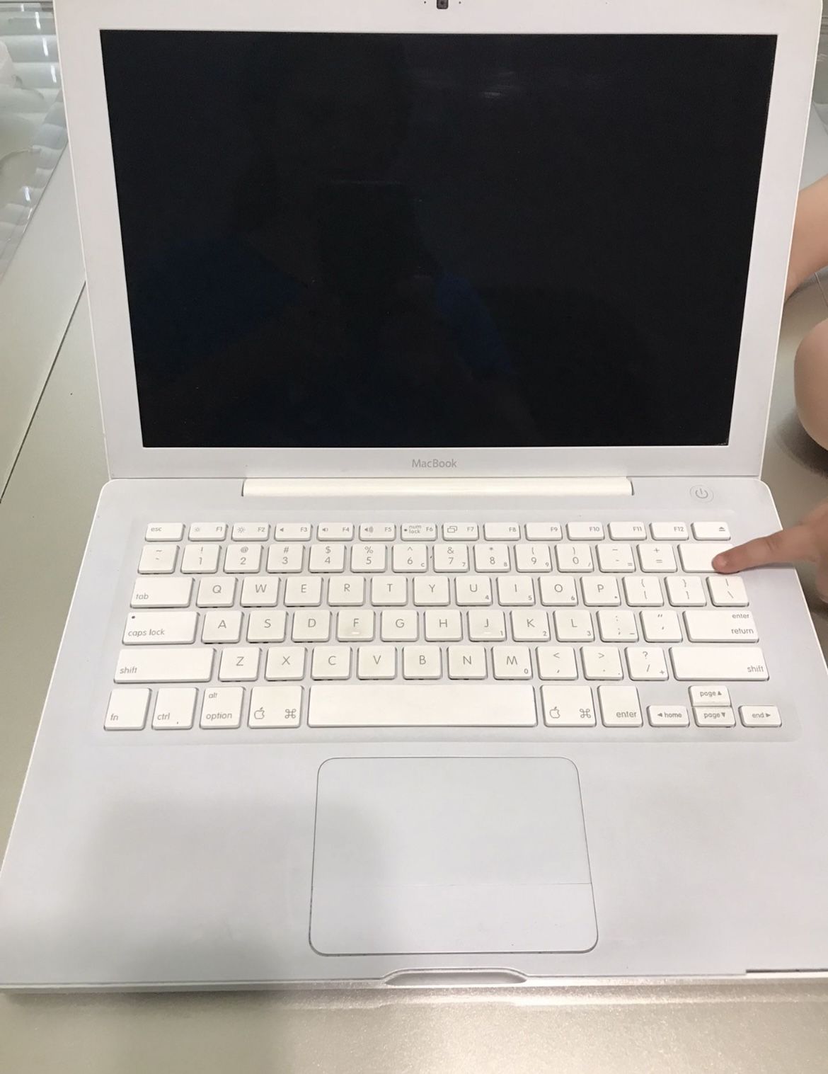 Apple MacBook
